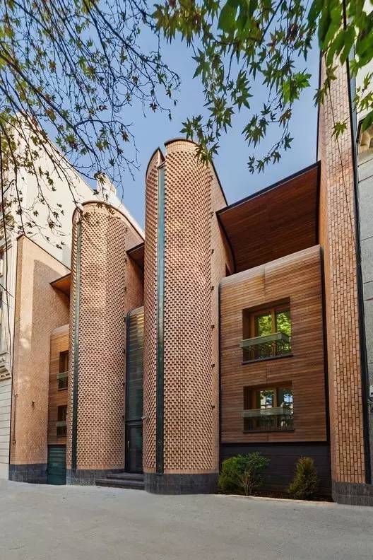 紅磚的建筑藝術(shù)，每一張紅磚墻都可以拿去做紅