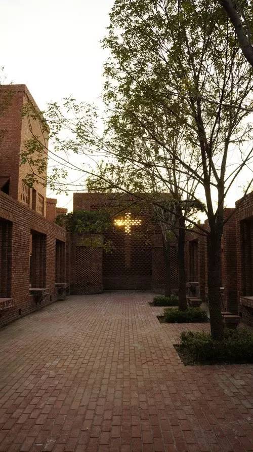 紅磚的建筑藝術，每一張紅磚墻都可以拿去做紅