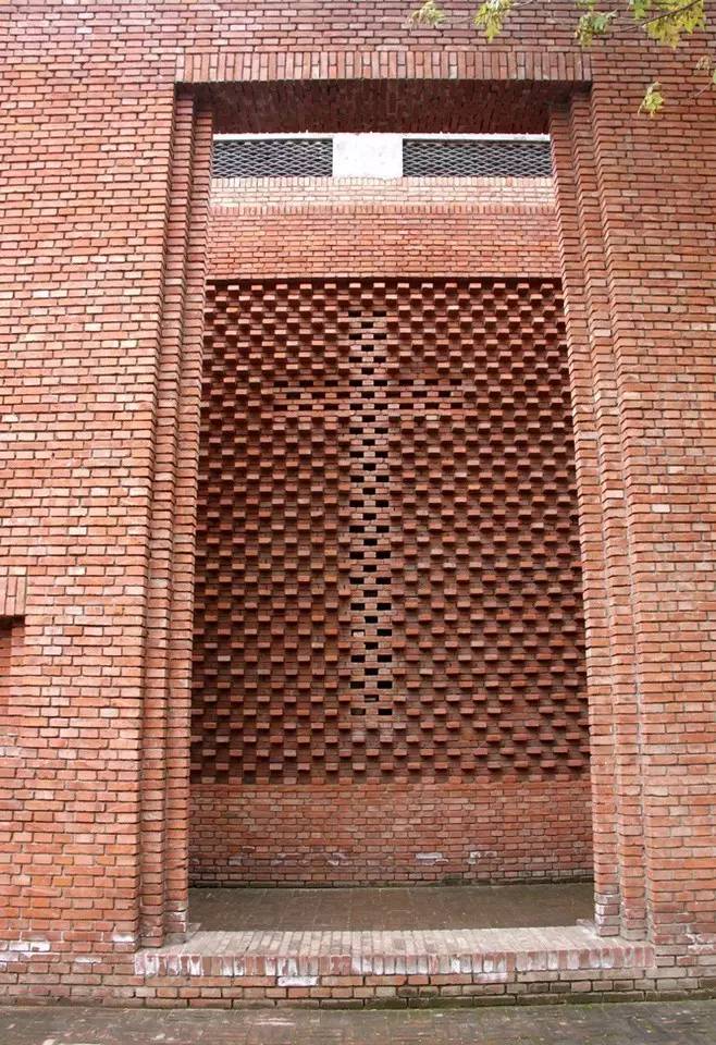 紅磚的建筑藝術，每一張紅磚墻都可以拿去做紅