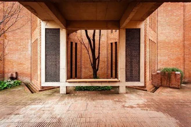 紅磚的建筑藝術，每一張紅磚墻都可以拿去做紅