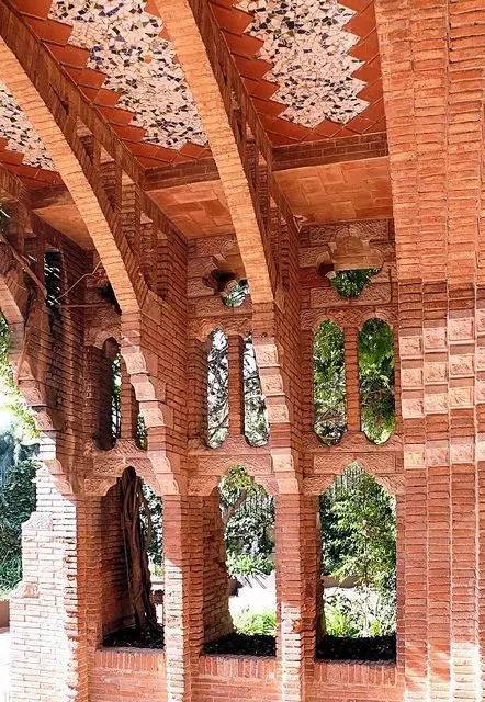 紅磚的建筑藝術(shù)，每一張紅磚墻都可以拿去做紅