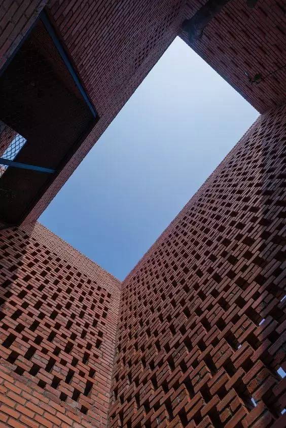 紅磚的建筑藝術(shù)，每一張紅磚墻都可以拿去做紅