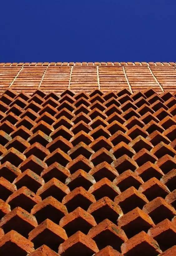 紅磚的建筑藝術(shù)，每一張紅磚墻都可以拿去做紅