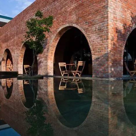 紅磚的建筑藝術(shù)，每一張紅磚墻都可以拿去做紅