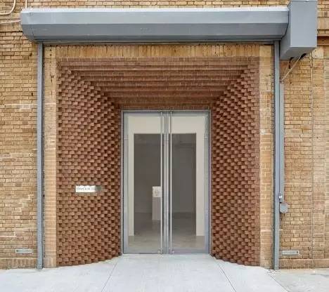 紅磚的建筑藝術，每一張紅磚墻都可以拿去做紅