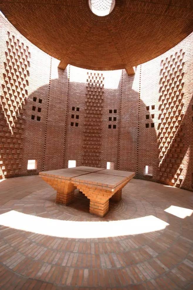 紅磚的建筑藝術(shù)，每一張紅磚墻都可以拿去做紅