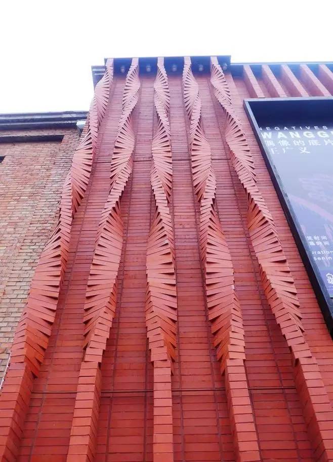 紅磚的建筑藝術(shù)，每一張紅磚墻都可以拿去做紅