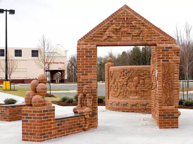 紅磚的建筑藝術(shù)，每一張紅磚墻都可以拿去做紅