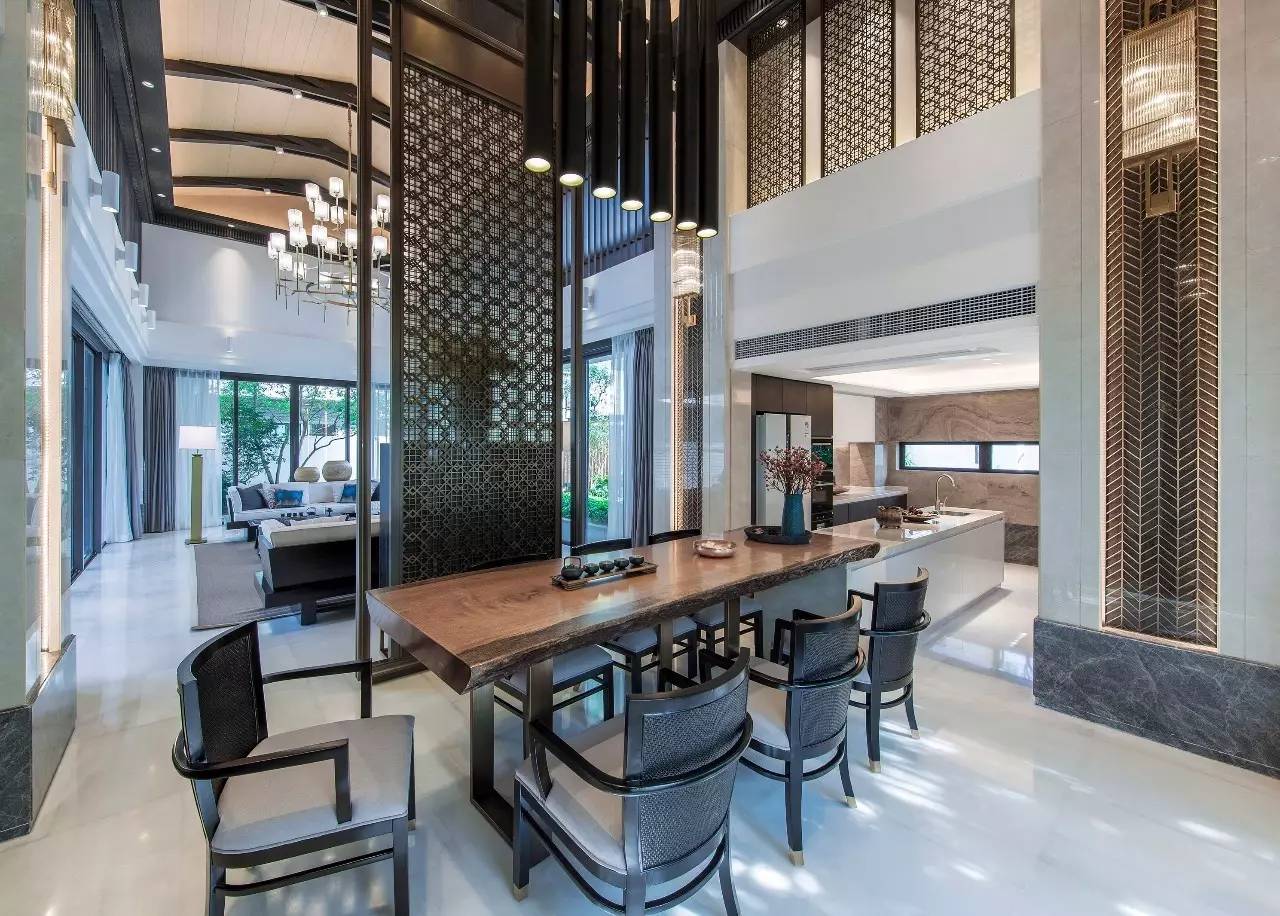 樸質的奢華，自然返璞的當代別墅設計