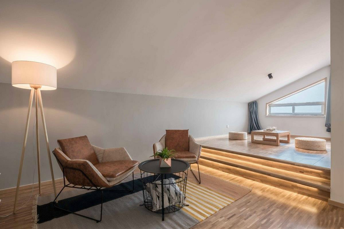 原木風(fēng)情的青島民宿，聽大海的聲音