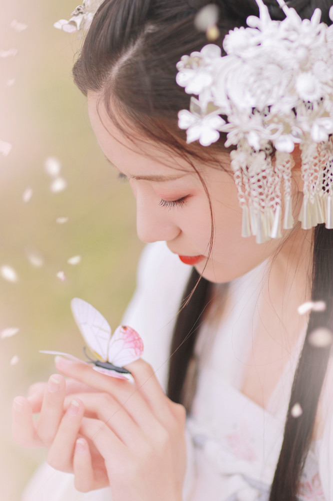 清新脫俗桃花仙子古裝女子攝影