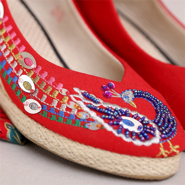 坡跟系帶繡花鞋，中式婚鞋