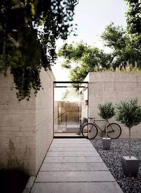 水泥墻樸素寂靜的美，庭院設(shè)計(jì)