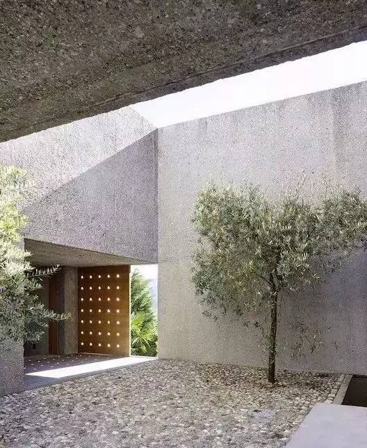 水泥墻樸素寂靜的美，庭院設計