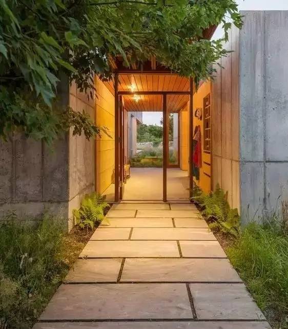 水泥墻樸素寂靜的美，庭院設計