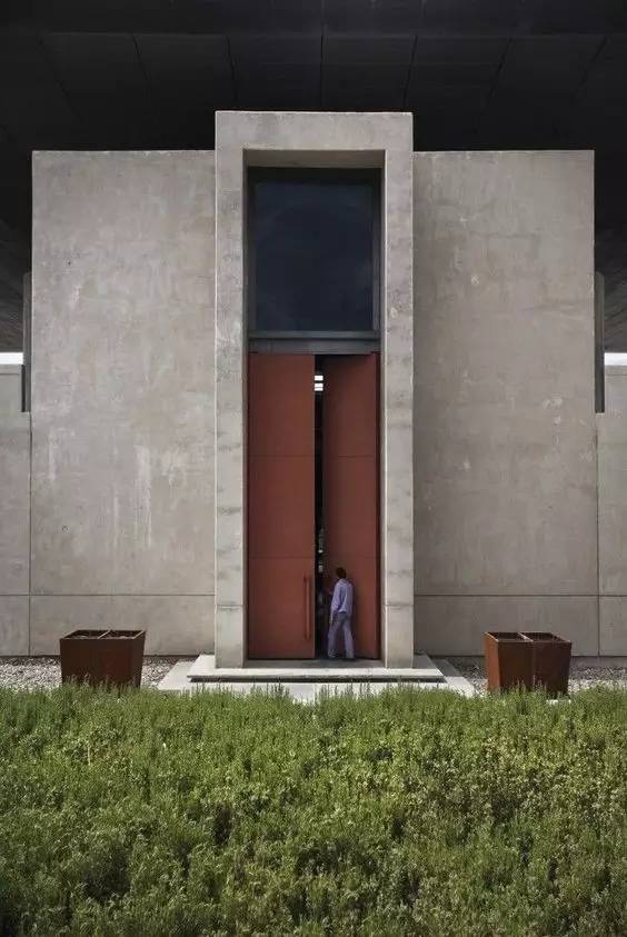 水泥墻樸素寂靜的美，庭院設計