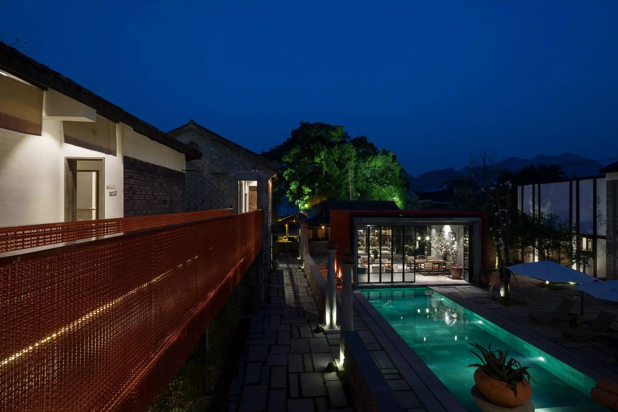 隱居畫(huà)鄉(xiāng)，與甌江畫(huà)中仙境遙相呼應(yīng)