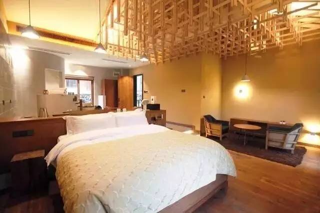 靜廬瀾柵，青山綿綿溪水潺潺