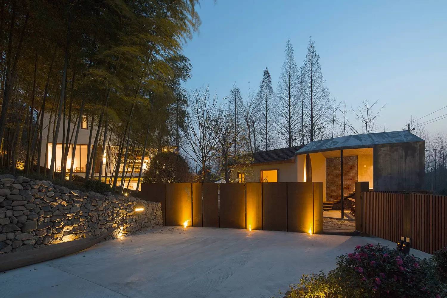 靜廬瀾柵，隱世小墅里一場泳池家庭趴