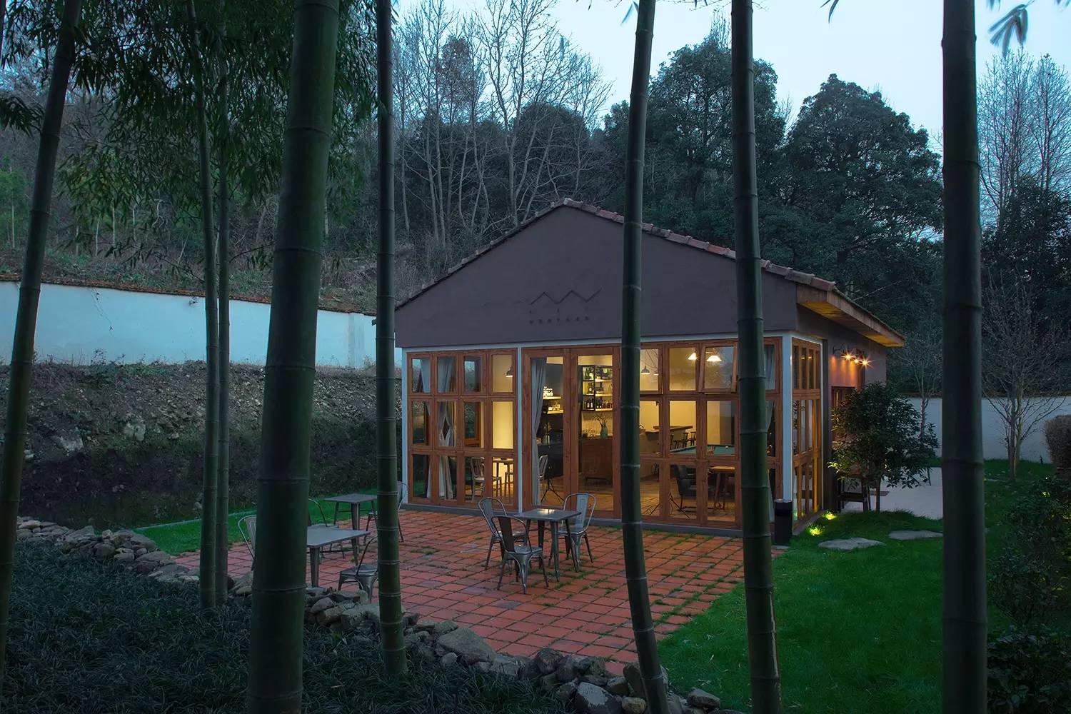 靜廬瀾柵，隱世小墅里一場泳池家庭趴