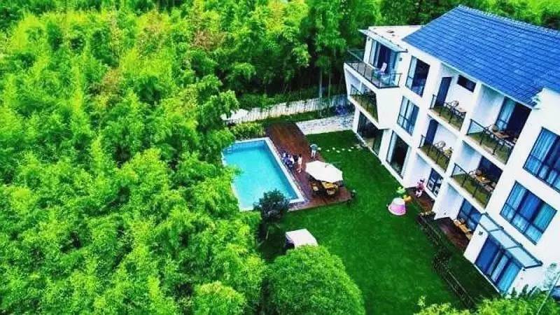 柒竹民宿，竹海里的蔚藍(lán)水