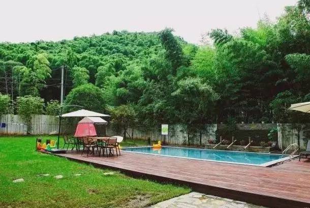 柒竹民宿，竹海里的蔚藍(lán)水