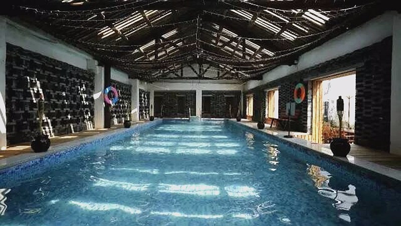 昱棧民宿，百年老宅里的星空泳池