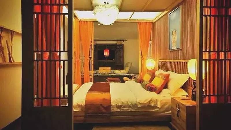 昱棧民宿，百年老宅里的星空泳池