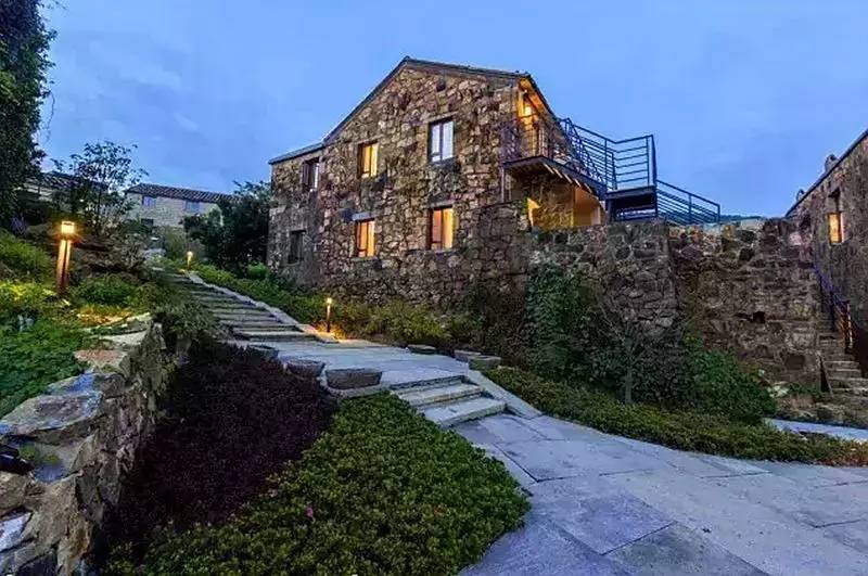 日出三舍，最美海岸線上的海景泳池