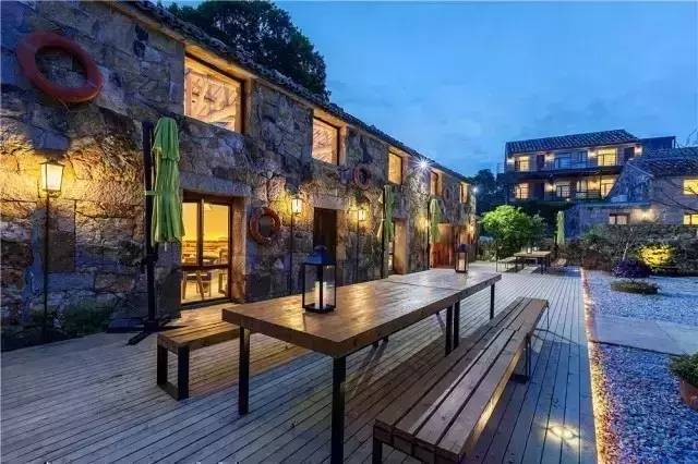 日出三舍，最美海岸線上的海景泳池