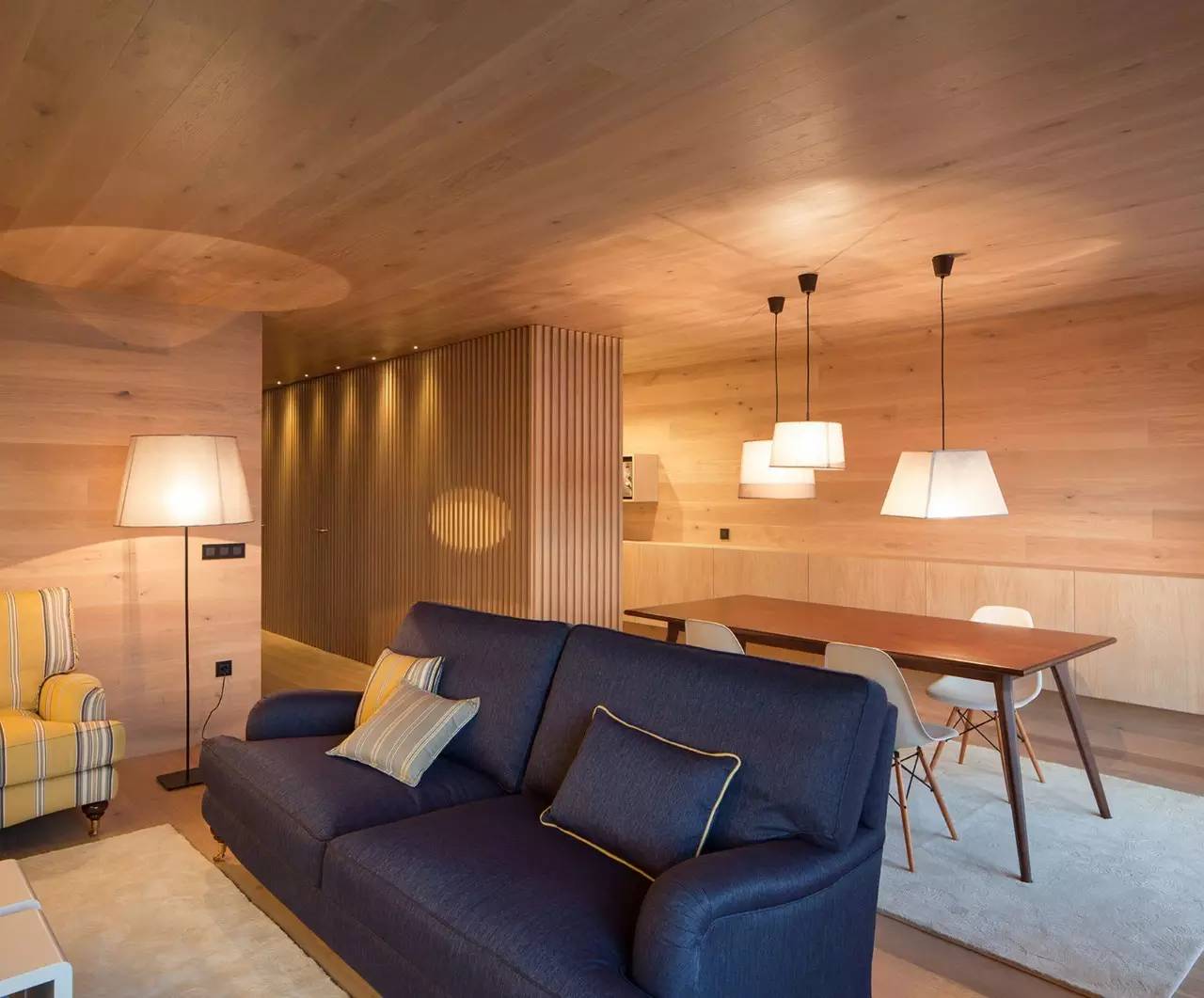 極簡原木海邊度假小屋，中式裝修設(shè)計