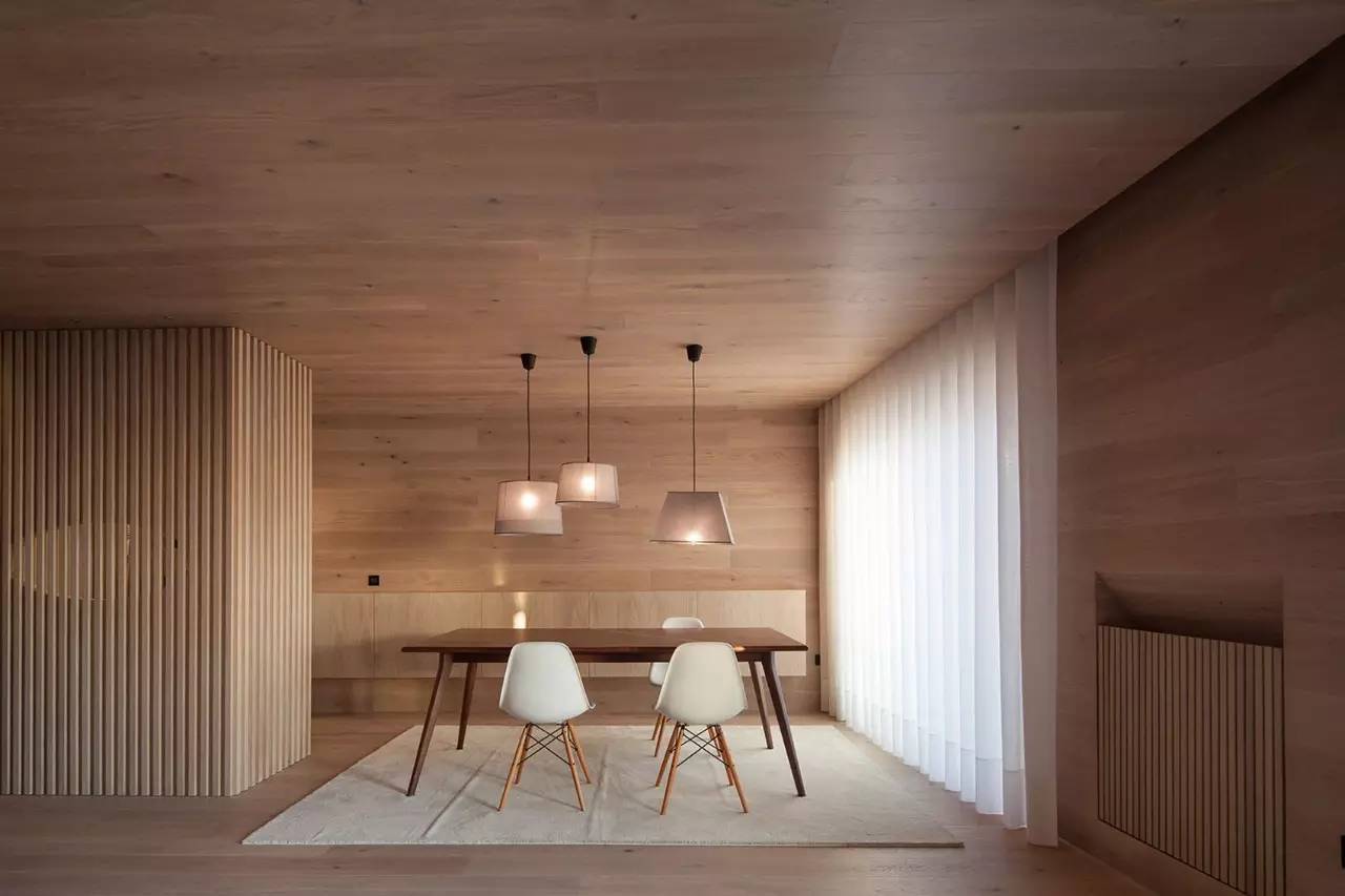 極簡原木海邊度假小屋，中式裝修設(shè)計