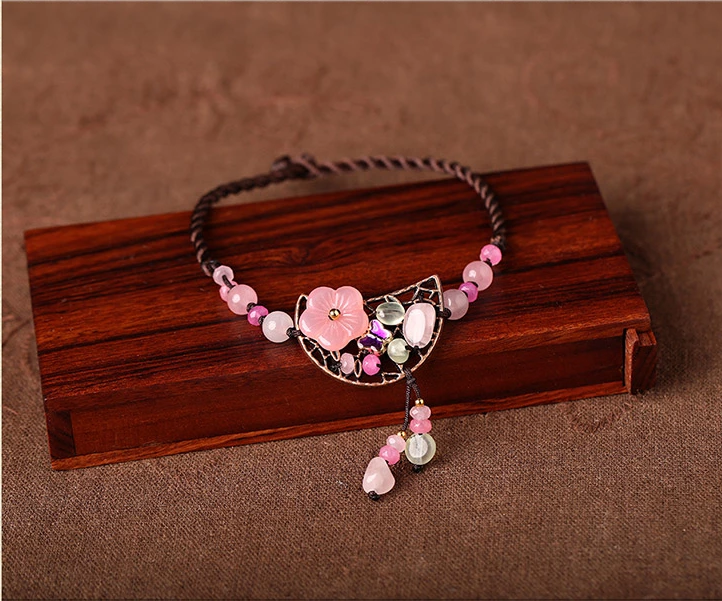 粉色簡(jiǎn)約腳鏈飾品彩玉水晶裝飾配飾