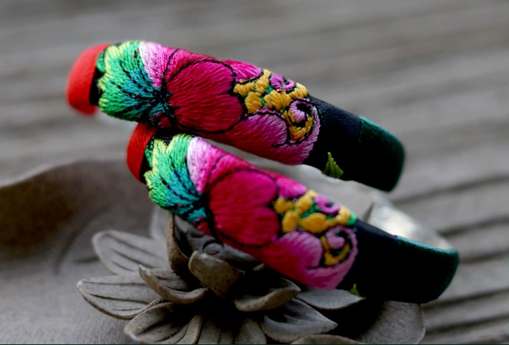 家佳樂(lè)文學(xué)云南苗銀繡花手鐲