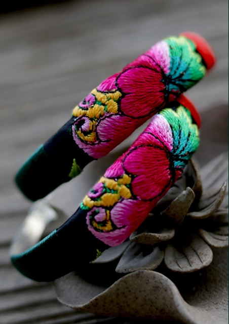 家佳樂(lè)文學(xué)云南苗銀繡花手鐲