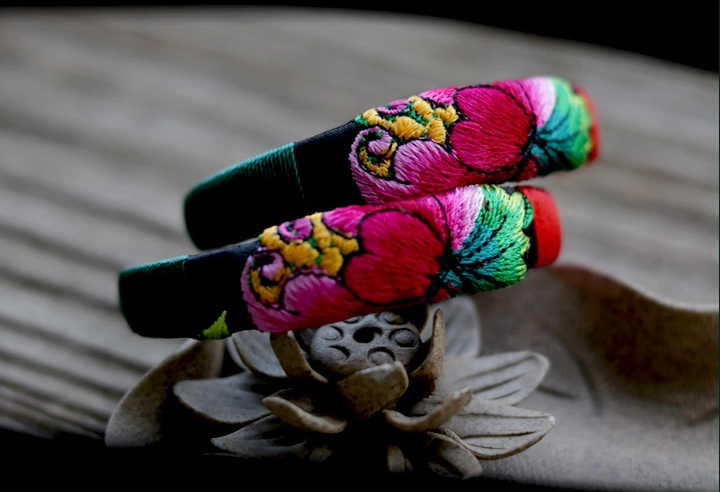 家佳樂(lè)文學(xué)云南苗銀繡花手鐲