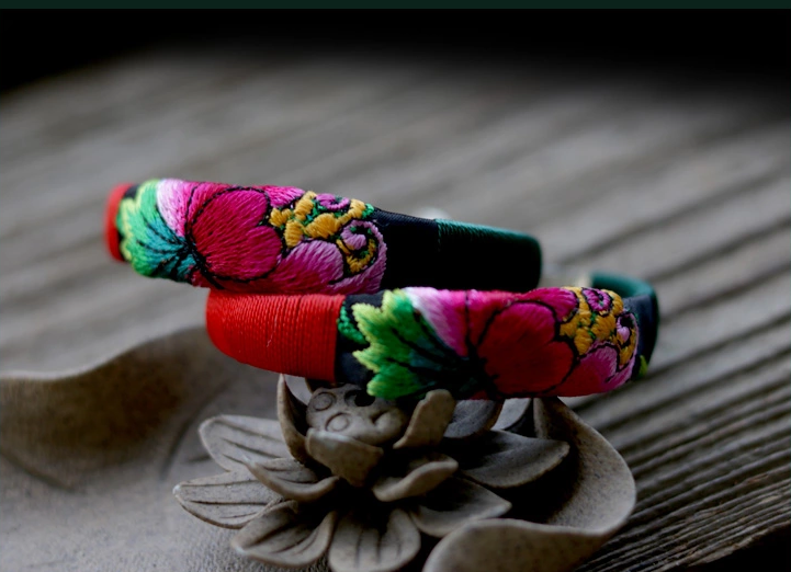 家佳樂(lè)文學(xué)云南苗銀繡花手鐲