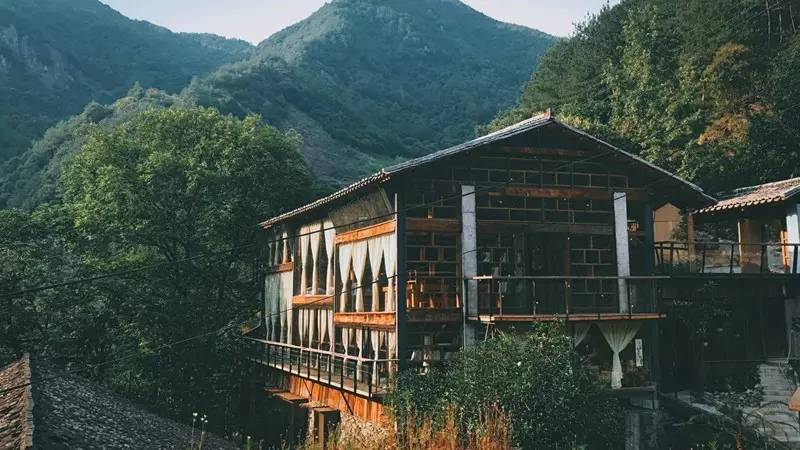 尋·尋客棧，一家超大藏書(shū)閣民宿設(shè)計(jì)