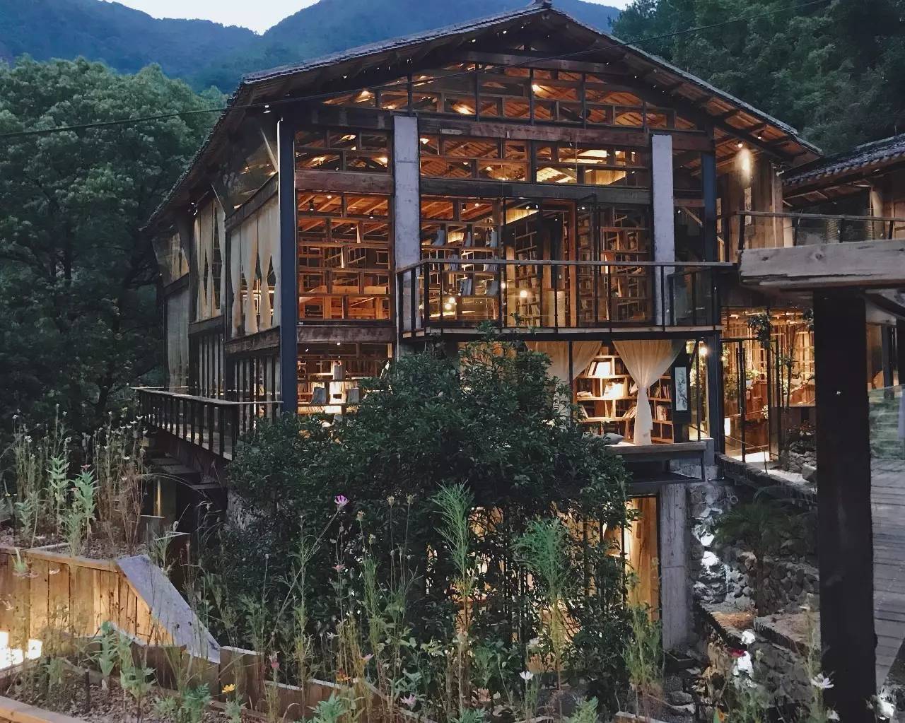 尋·尋客棧，一家超大藏書(shū)閣民宿設(shè)計(jì)