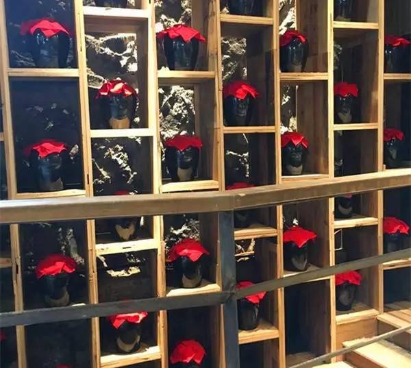 尋·尋客棧，一家超大藏書閣民宿設計