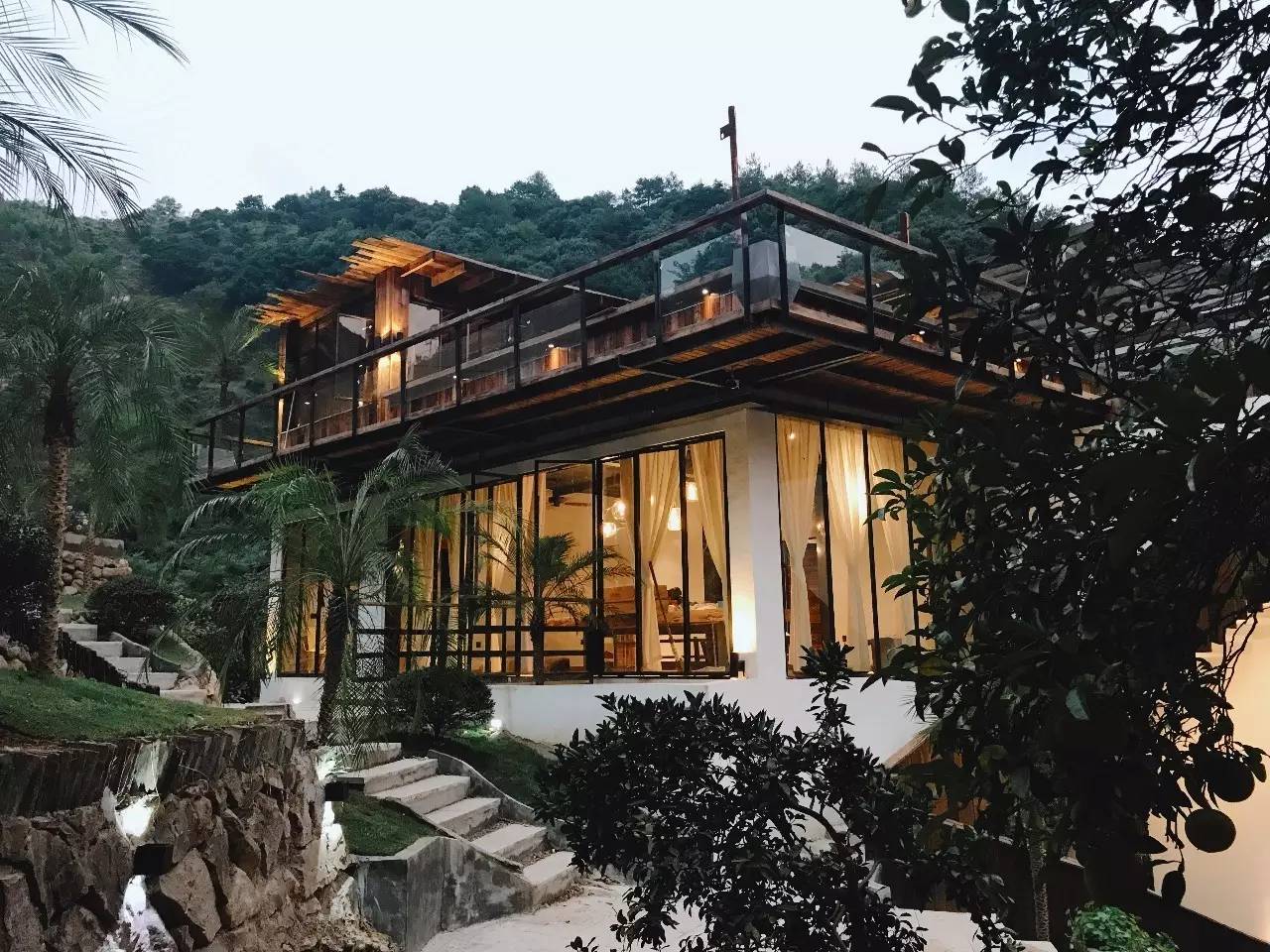 尋·尋客棧，一家超大藏書閣民宿設計