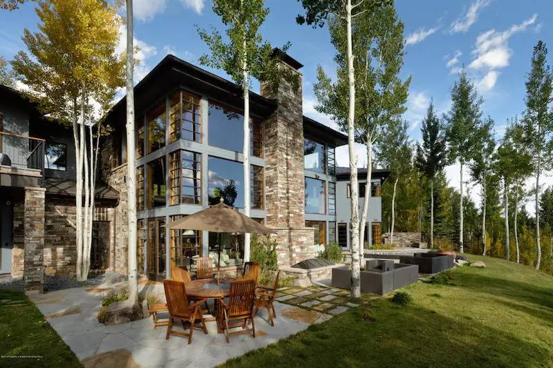 裝修設計，用石頭和木材建的豪宅