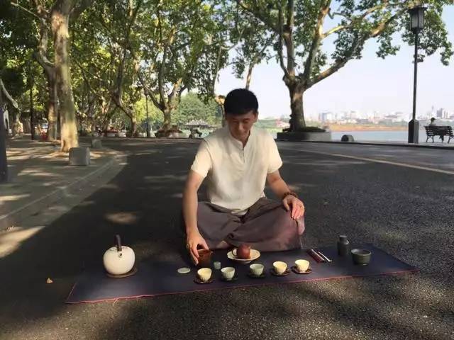 青桐·青竹茶舍，茶香縹緲靜賞西湖