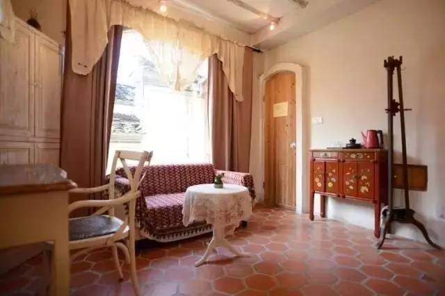 南屏喜舍民宿，從南方飛入徽州白墻灰瓦的歸燕