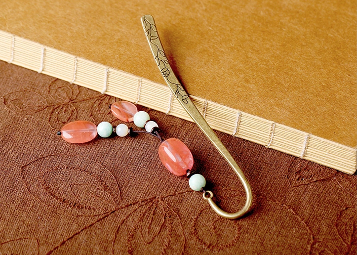 簡(jiǎn)約復(fù)古古風(fēng)西瓜紅石流蘇書(shū)簽