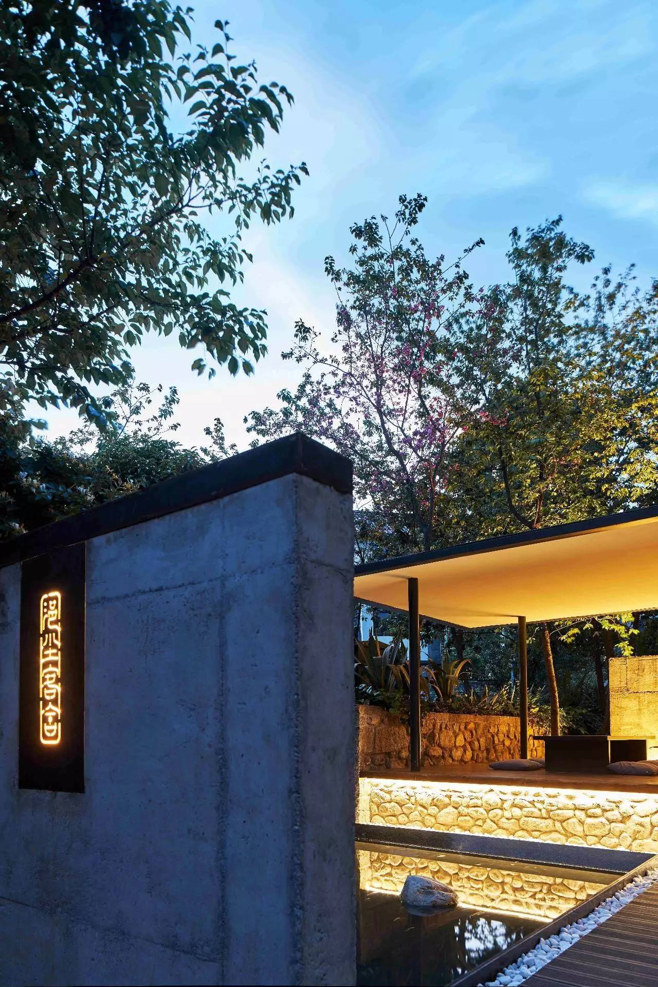 大理浥塵客舍，在山水間觀洱海日出望蒼山之巔