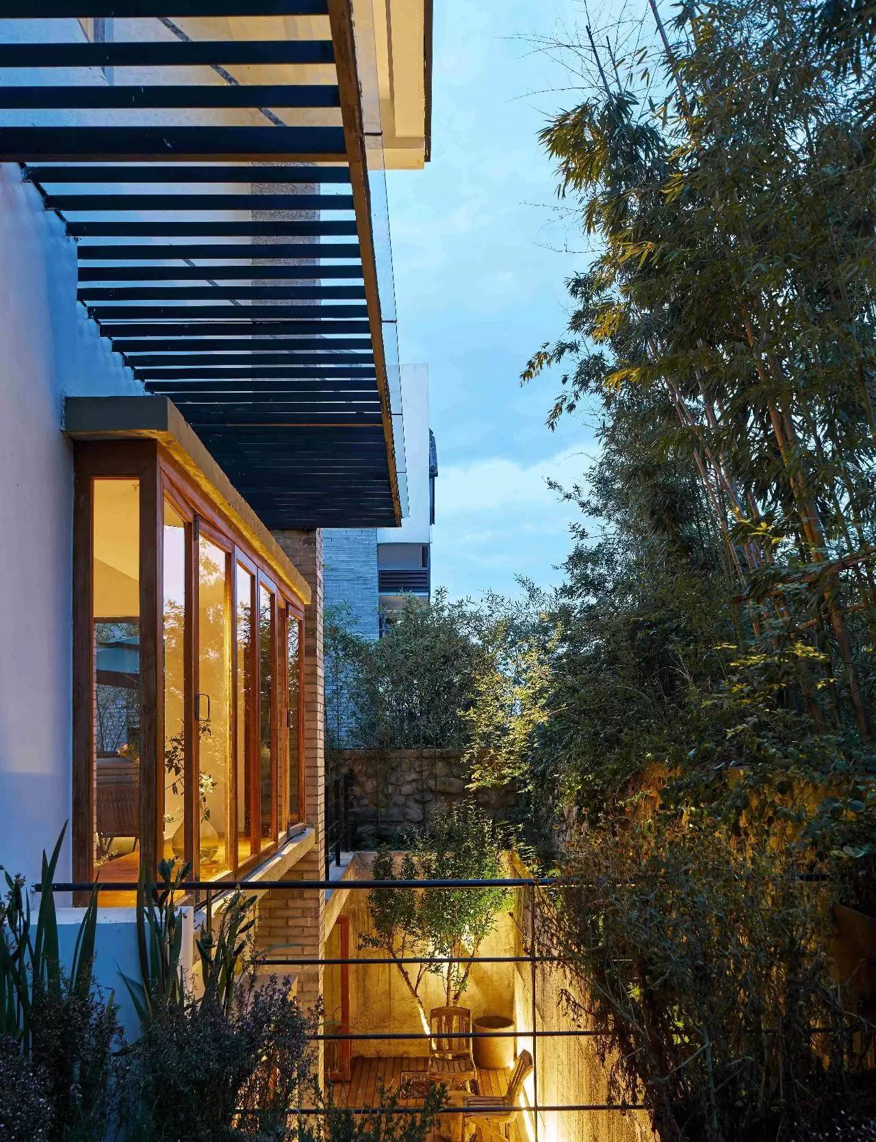 大理浥塵客舍，在山水間觀洱海日出望蒼山之巔