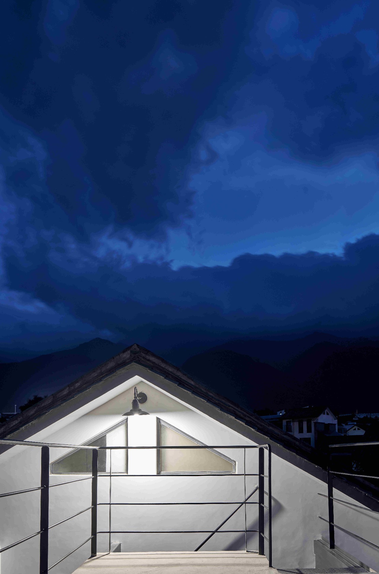 大理浥塵客舍，在山水間觀洱海日出望蒼山之巔