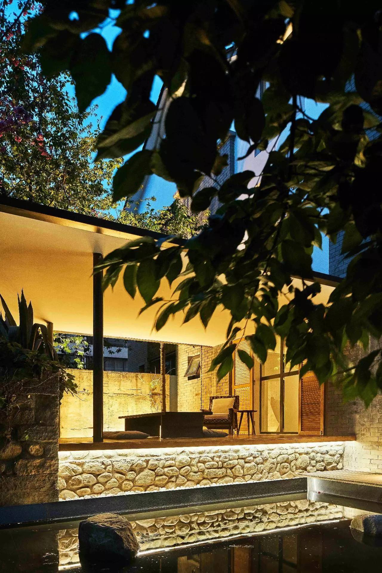 大理浥塵客舍，在山水間觀洱海日出望蒼山之巔