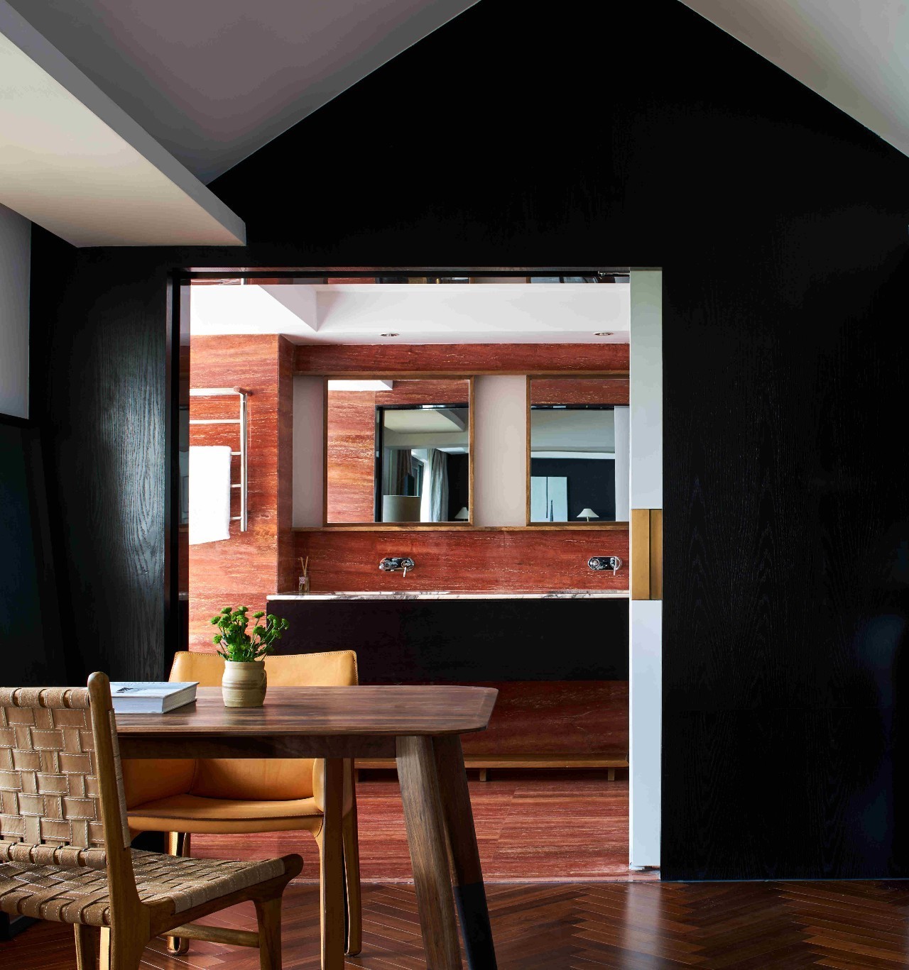 大理浥塵客舍，在山水間觀洱海日出望蒼山之巔